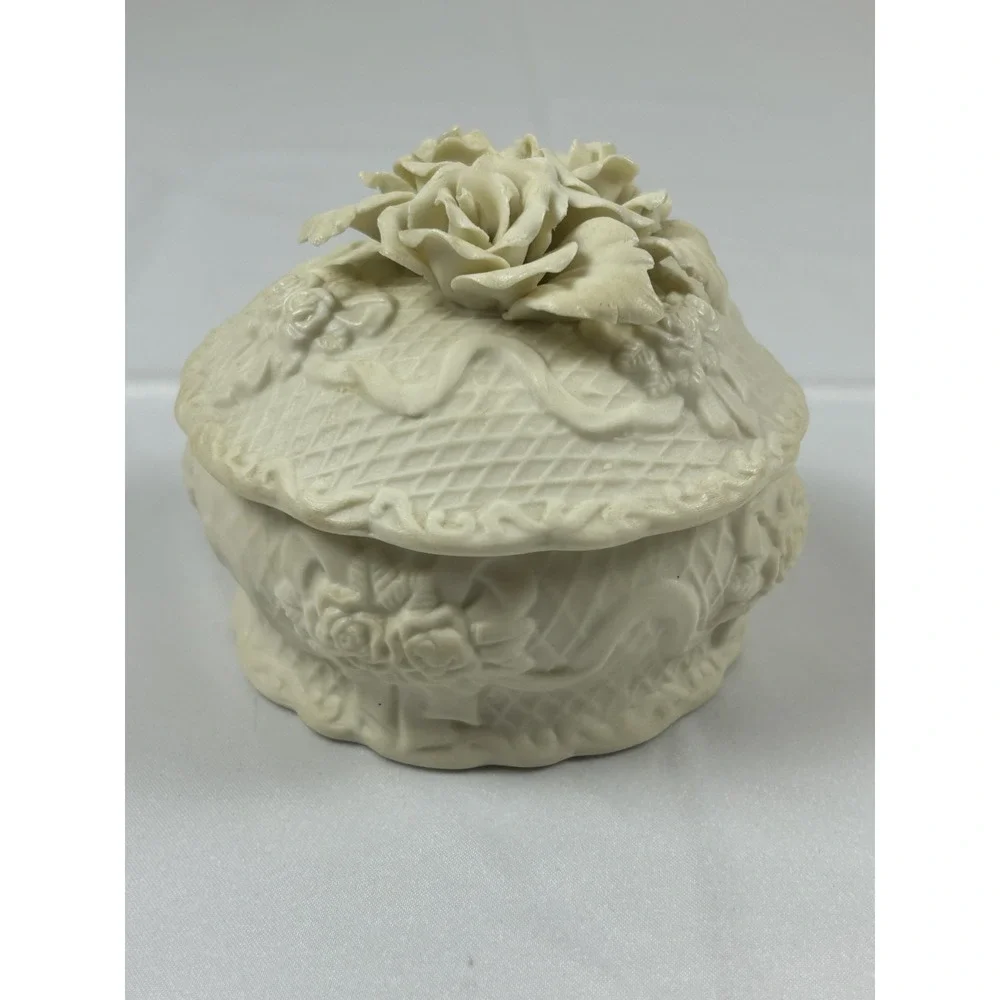 Vintage 1980's Porcelain Bisque Ivory W/lid Trinket‎ Jewelry Vanity Box w Roses